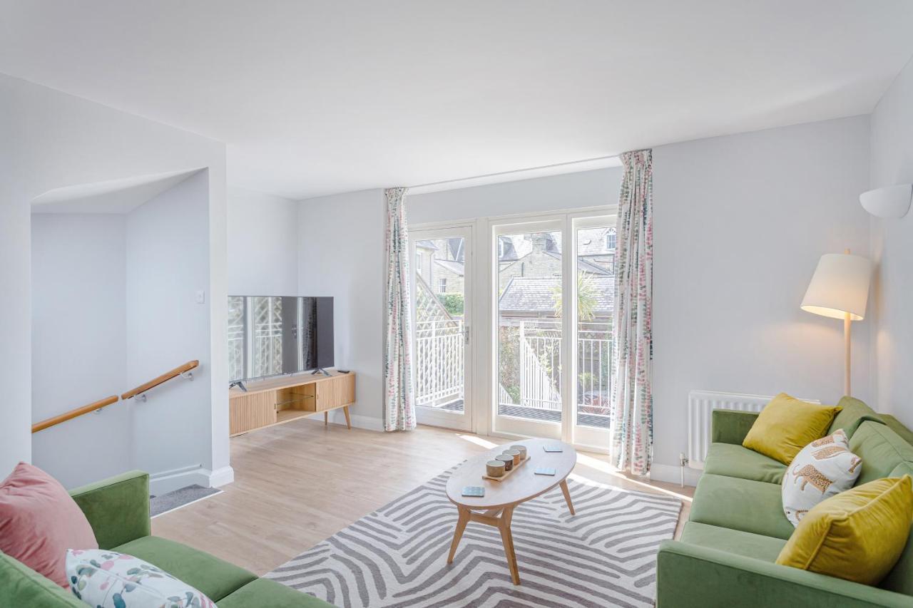 3 Bedroom Jesus Green Townhouse With Parking CBG Eksteriør billede