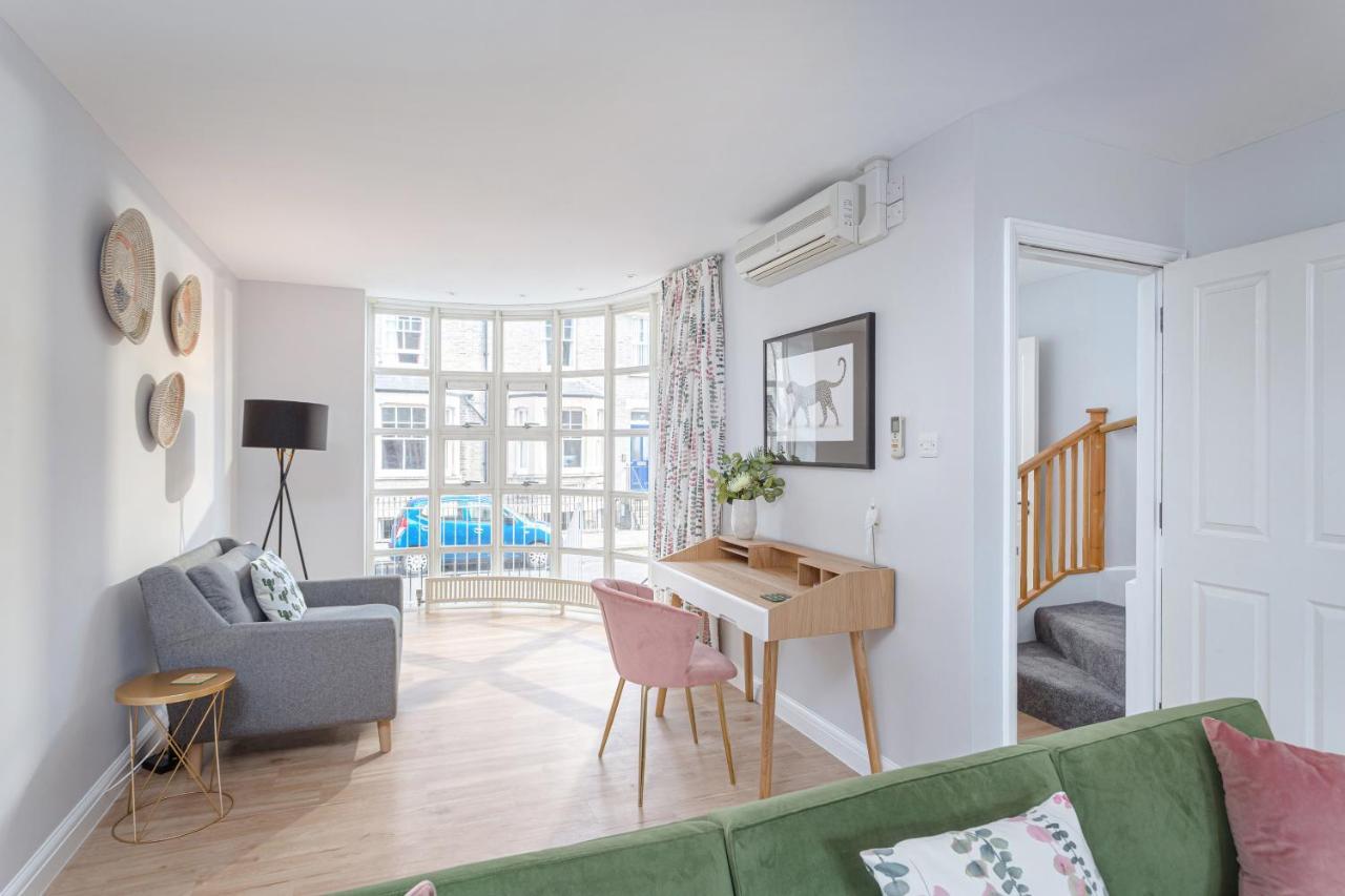 3 Bedroom Jesus Green Townhouse With Parking CBG Eksteriør billede