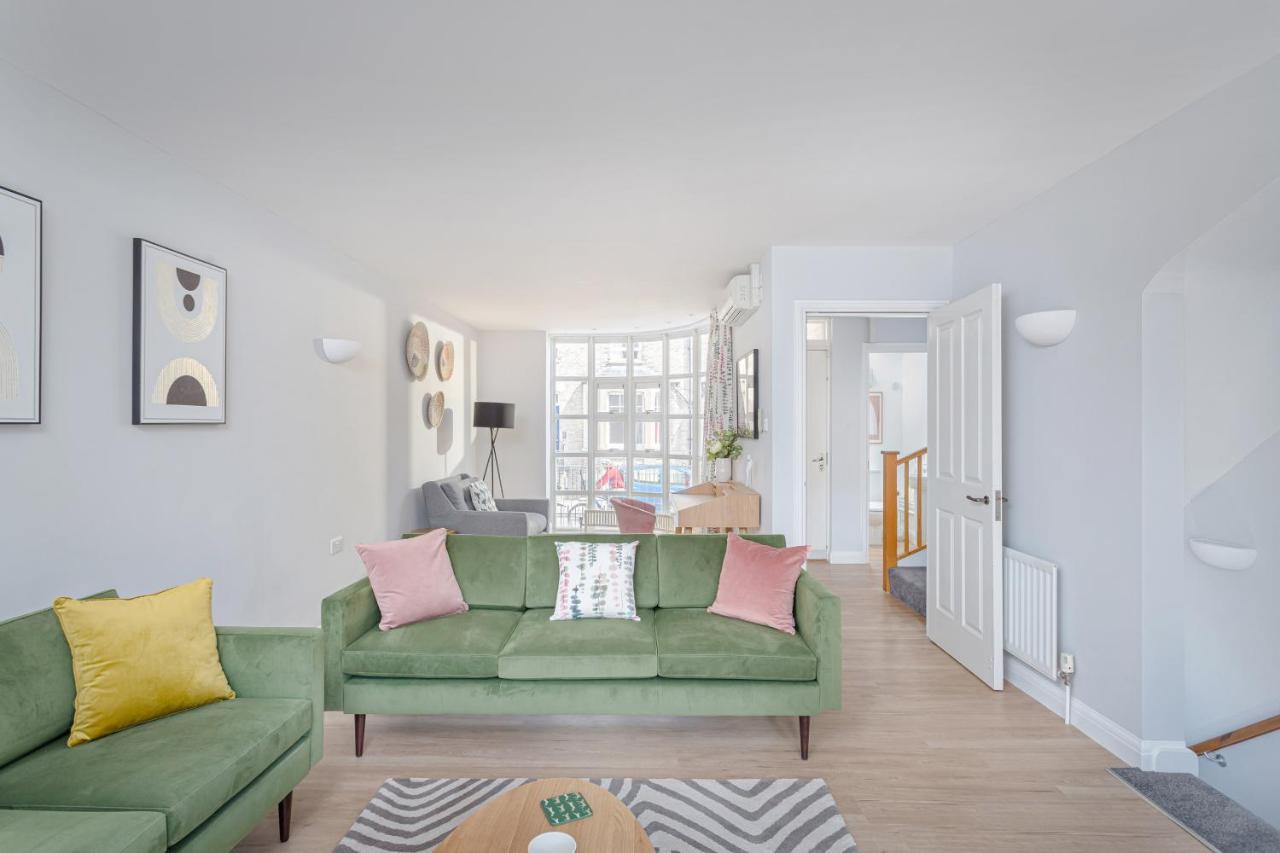 3 Bedroom Jesus Green Townhouse With Parking CBG Eksteriør billede