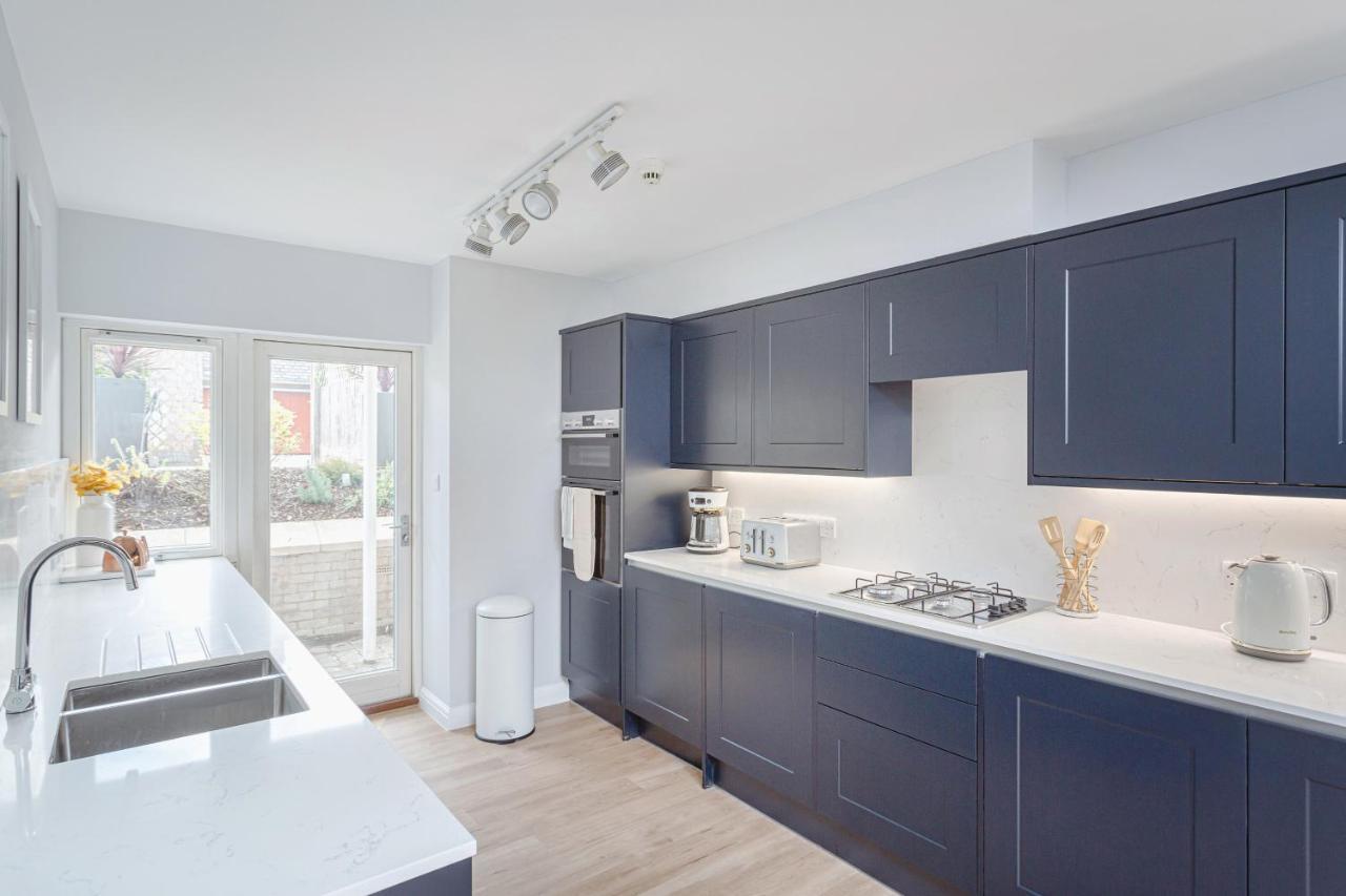 3 Bedroom Jesus Green Townhouse With Parking CBG Eksteriør billede